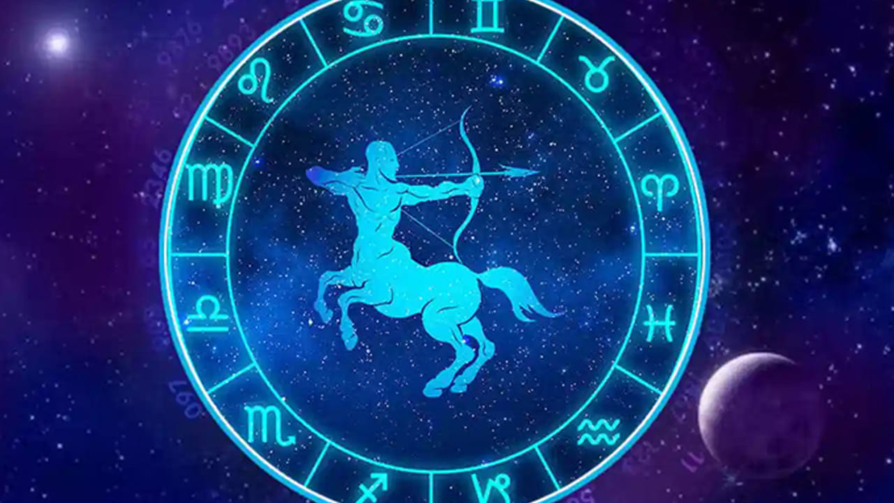 ధనస్సు రాశి : ధనస్సు రాశి వారికి మాలవ్య రాజయోగం వలన సమాజంలో గౌరవ మర్యాదలు పెరుగుతాయి. అనుకోని విధంగా ఆదాయం చేతికందుతుంది.  గొప్ప గొప్ప అవకాశాలు వస్తాయి. ఉద్యోగం చేసే చోట ప్రశంసలు అందుకుంటారు. ఆత్మ విశ్వాసం పెరుగుతుంది. సీనియర్స్ నుంచి సహాయ సహకారాలు అందుతాయి.