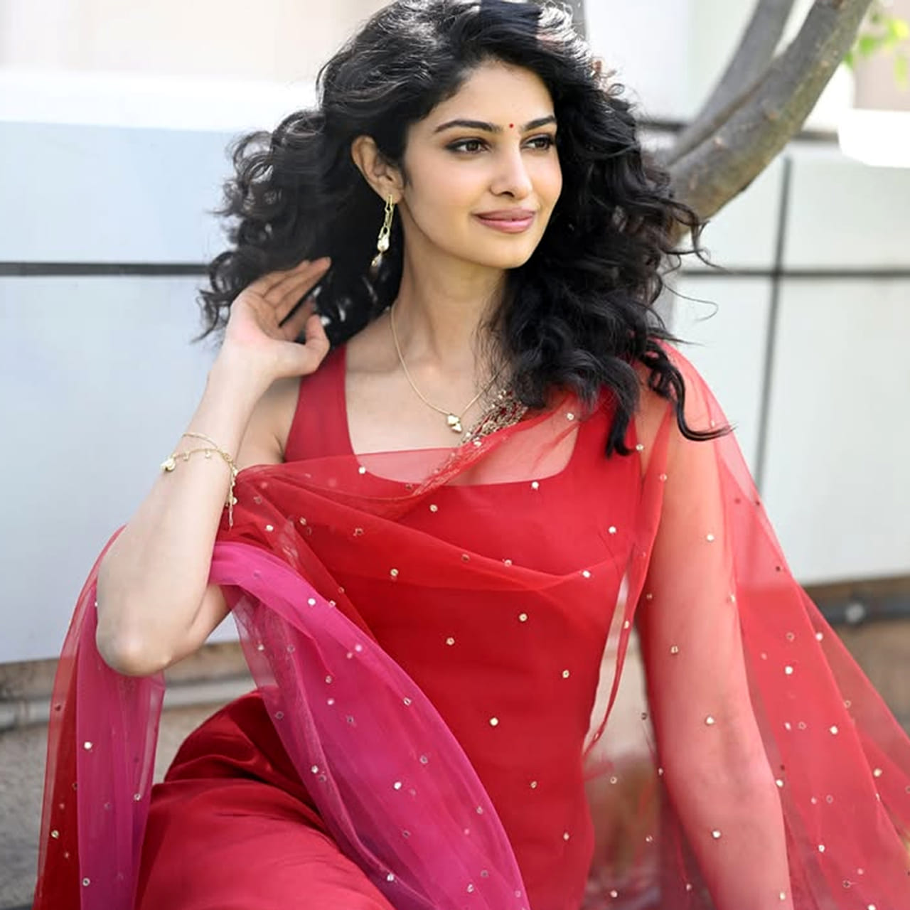 మాజీ మిస్ ఇండియా మానస వారణాసి కథానాయికగా టాలీవుడ్ ఇండస్ట్రీలోకి అడుగుపెట్టిన విషయం తెలిసిందే. దేవక నందన వాసుదేవ సినిమాతో తెలుగు అడియన్స్ ముందుకు వచ్చింది ఈ ముద్దుగుమ్మ. ఆ సినిమా ప్రేక్షకులను అలరించలేకపోయింది. 