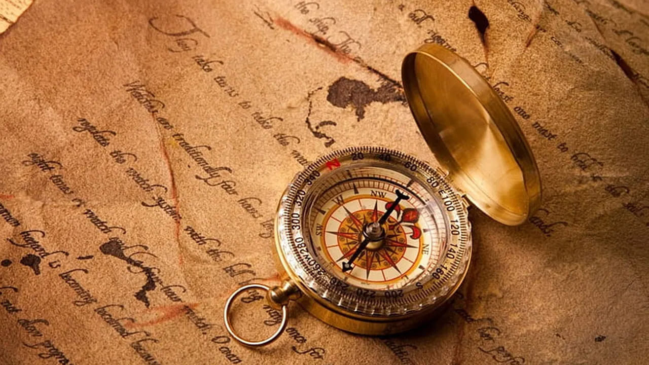 జ్యోతిష్య శాస్త్రంలో వాస్తు శాస్త్రానికి ప్రత్యేక ప్రాముఖ్యత ఉంటుంది. అందుకే ఎట్టి పరిస్థితుల్లో వాస్తు నియమాలను ఉల్లంఘించకూడదు అని చెబుతారు పండితులు. అయితే వివాహం ఆలస్యం అవుతున్నా లేదా వివాహం కుదిరినా పదే పదే పలు కారణాల వలన పెళ్లి వాయిదా పడుతున్నా వాస్తు కారణమే అంటున్నారు వాస్తు శాస్త్ర నిపుణులు. జాతకంలో ఎలాంటి సమస్యలు లేకపోయినా పదే పదే వివాహం ఆలస్యం అవుతుంటే తప్పకుండా వాస్తు చూపెట్టుకోవాలంట. కొన్ని రకాల తప్పుల వలన ఇలాంటి సమస్యలు ఎదురు అయ్యే ఛాన్స్ ఉన్నదంట. 