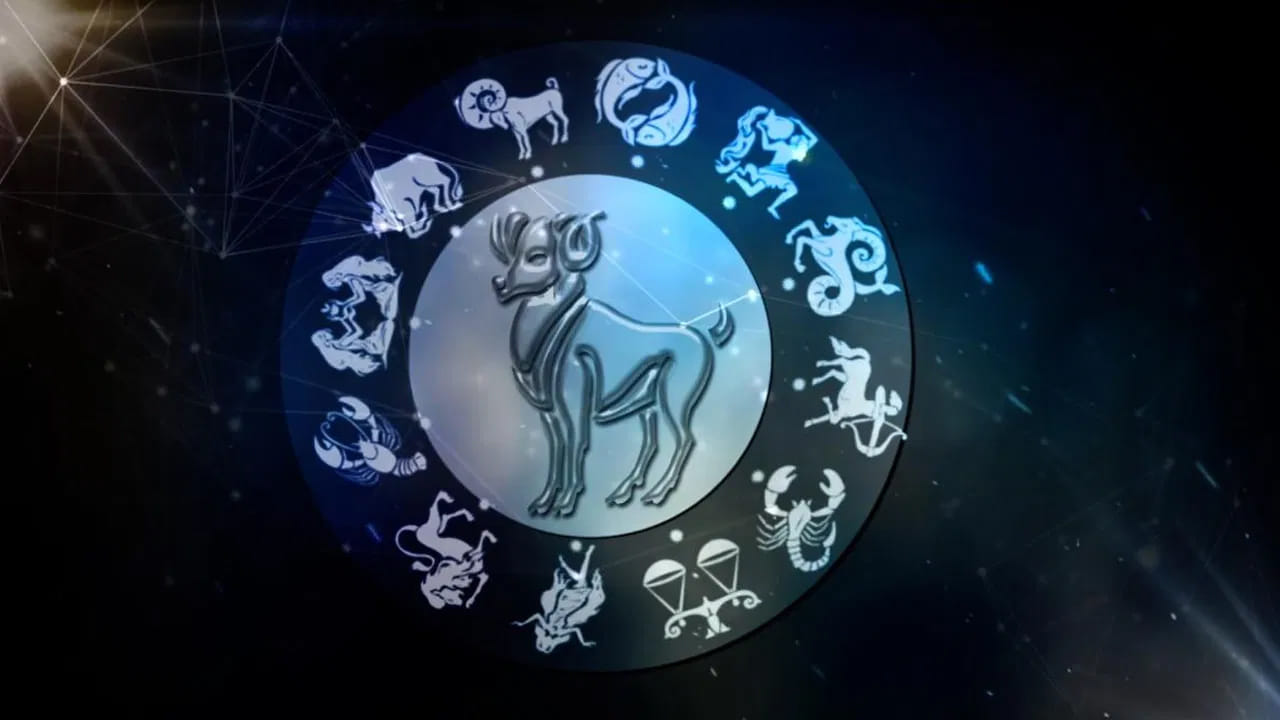 
1. మేషం + ధనుస్సు (అగ్ని రాశులు)..

మేషం, ధనుస్సు ఇద్దరూ అగ్ని రాశులవారు. వారు ఉత్సాహవంతులు, స్వతంత్రులూ, సంచలనం, అడ్వెంచర్ ప్రేమికులూ. ఈ జంటలో ప్రేమ, ఉత్సాహం, జీవితం పట్ల కోరిక కలిసి బలమైన సంబంధాన్ని రూపొందిస్తుంది. రూపంలో, ఇద్దరూ స్వతంత్రతను గౌరవిస్తారు. కాబట్టి ఒకరికొకరు పెరుగుదలకి చోటు ఇస్తారు. వారి సంయుక్త ప్రయాణాలు, అన్వేషణలు ఈ సంబంధాన్ని ఎప్పుడూ రసభరితంగా ఉంచుతాయి.

