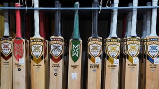 T20 World Cup 2026 : ఇషాన్ కిషన్ సెంచరీ కొట్టినా నచ్చలేదా? కుల్దీప్‌ను కాదని వరుణ్ చక్రవర్తికి చాహల్ ఓటు