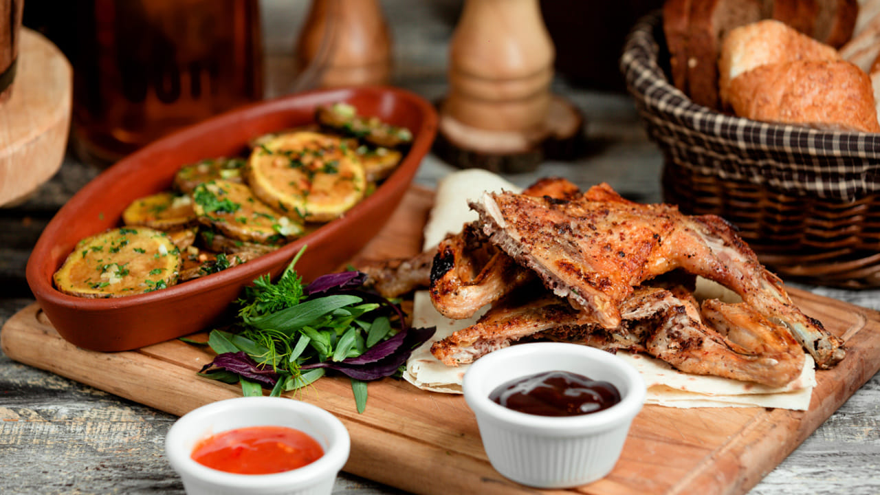 ఈ రోజుల్లో ఫ్రెష్ మీట్ ఎక్కడా దొరకడం లేదు. ప్రతి చోట కల్తీ అయిపోతుంది. దీంతో, నిల్వ ఉంచిన జంతు మాంసాన్ని తింటున్నారు.  ఇది శరీరానికి అంత మంచిది కాదని, దీని వల్ల పెద్ద పేగు కాన్సర్ కూడా వస్తోందని నిపుణులు పరోశోధనలు చేసి వెల్లడించారు. 