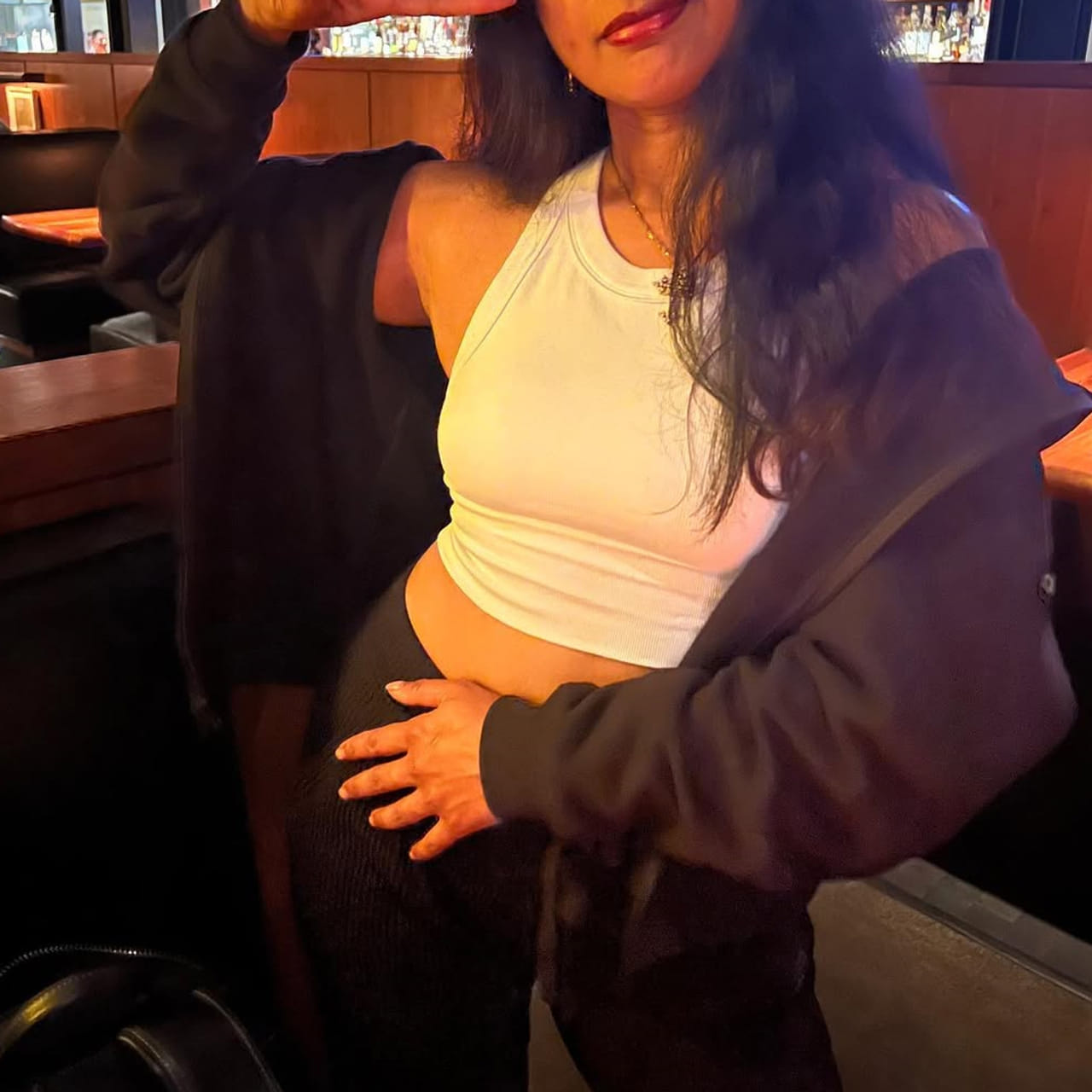 ఒకప్పుడు తెలుగులో తోపు హీరోయిన్. అప్పట్లో కుర్రాళ్ల ఆరాధ్య దేవత. పవన్ కళ్యాణ్, రవితేజ వంటి స్టార్ హీరోలతో ఎన్నో హిట్ చిత్రాల్లో నటించి మెప్పించింది. కానీ కెరీర్ మంచి ఫాంలో ఉండగానే పెళ్లి చేసుకుని సినిమాలకు దూరమైంది. ఇప్పుడు దాదాపు 11 ఏళ్లకు రీఎంట్రీ ఇస్తుంది. 