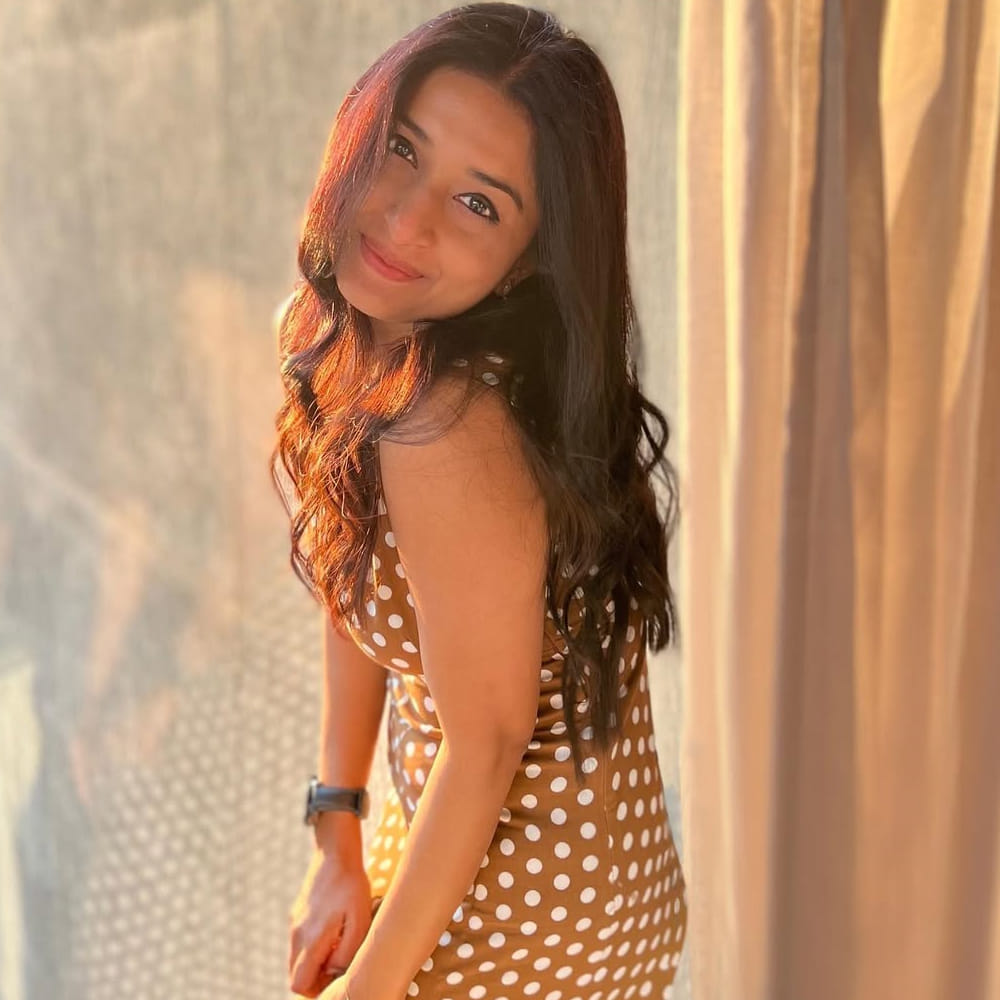 "పదం ఒన్ను: ఒరు విలాపం" చిత్రంలో తన అద్భుతమైన నటనకు ఉత్తమ నటిగా జాతీయ అవార్డును అందుకుంది. తెలుగు, తమిళం, మలయాళం, కన్నడ భాషలలో అనేక హిట్ చిత్రాల్లో నటించింది. అయితే పెళ్లి తర్వాత సినిమాలకు పూర్తిగా దూరమైన ఆమె ఇటీవలే రీఎంట్రీ ఇచ్చింది. 