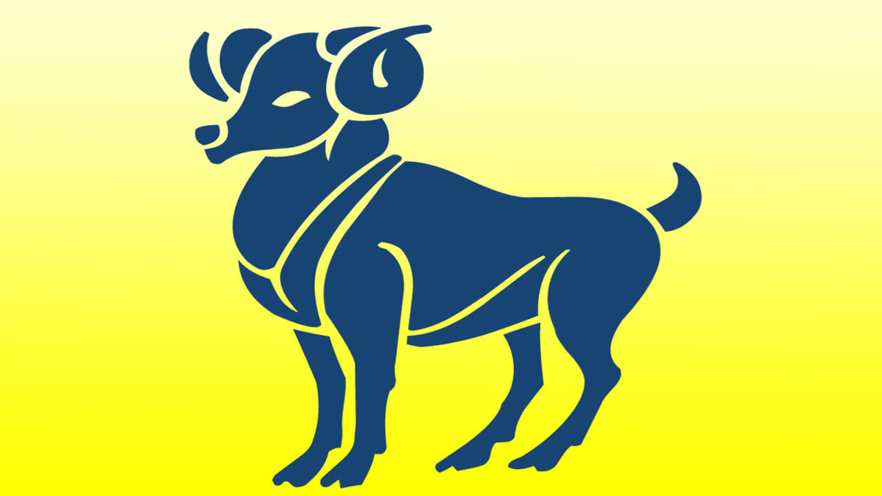 మేష రాశి : ఈ ఏడాదిలో మొదటి సూర్య గ్రహణం మేష రాశి వారికీ లాభాలను తెచ్చి పెట్టనుంది. కొత్తగా ఉద్యోగం చేసే వాళ్ళకి ప్రమోషన్ వస్తుంది. కొత్తగా వ్యాపారాలు చేసే వారికీ ఇది మంచి సమయం. పెండింగ్ లో ఉన్న పనులు నిలిచిపోతాయి. అలాగే, విదేశాలకు వెళ్లాలనుకునే వారి కల త్వరలో నెరవేరుతుంది. 
