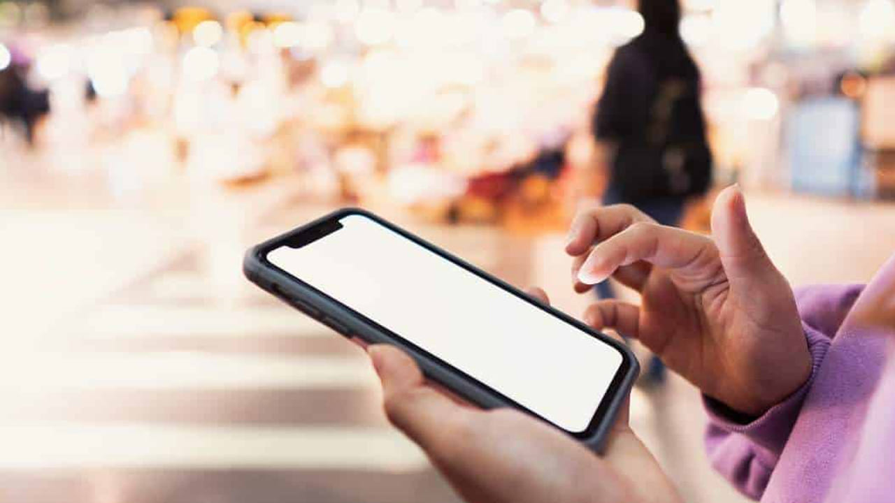 మీరు షాపింగ్ మాల్స్‌లో ఏదైనా కొనుగోలు చేసినప్పుడు బిల్లింగ్ సమయంలో మీ ఫోన్ నెంబర్‌ను అడుగుతూ ఉంటారు. చాలామంది నెంబర్‌ను చెప్పేస్తూ ఉంటారు. మరికొంతమంది నెంబర్ ఎందుకని ప్రశ్నిస్తూ ఉంటారు. తప్పనిసరిగా నెంబర్ ఇవ్వాలేమోనని చాలామంది బిల్లింగ్ చేసేటప్పుడు నెంబర్ అందిస్తూ ఉంటారు.