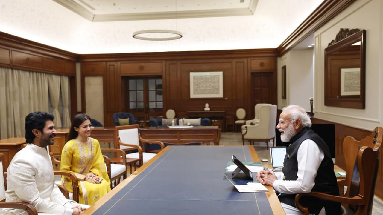 అయితే వివాహం జరిగిన వెంటనే ఈ కపుల్ పీఎం మోదీ, అమిత్ షాను కలిసారు. సివిల్ డ్రెస్‌లో ఇద్దరూ వెళ్లి , మొదట కేంద్ర హోమ్ శాఖ మత్రి అమిత్ షాను కలిసి, తమ రిసెప్షన్‌కు రావాలని ప్రత్యేకంగా ఆహ్వానించారు.