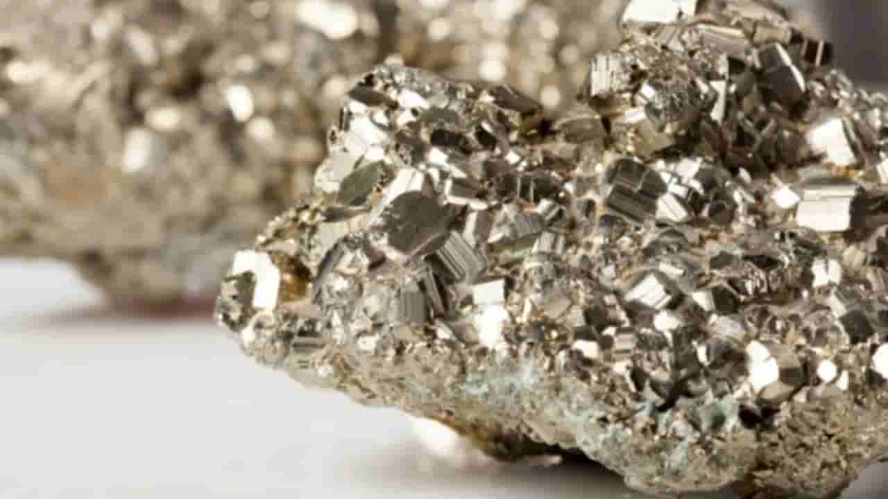 బంగారంపై పెట్టుబడి చాలు.. రూట్ మార్చేయండి..! ఇది ప్రపంచంలోనే అత్యంత ఖరీదైన లోహం..గ్రాము ధర తెలిస్తే..