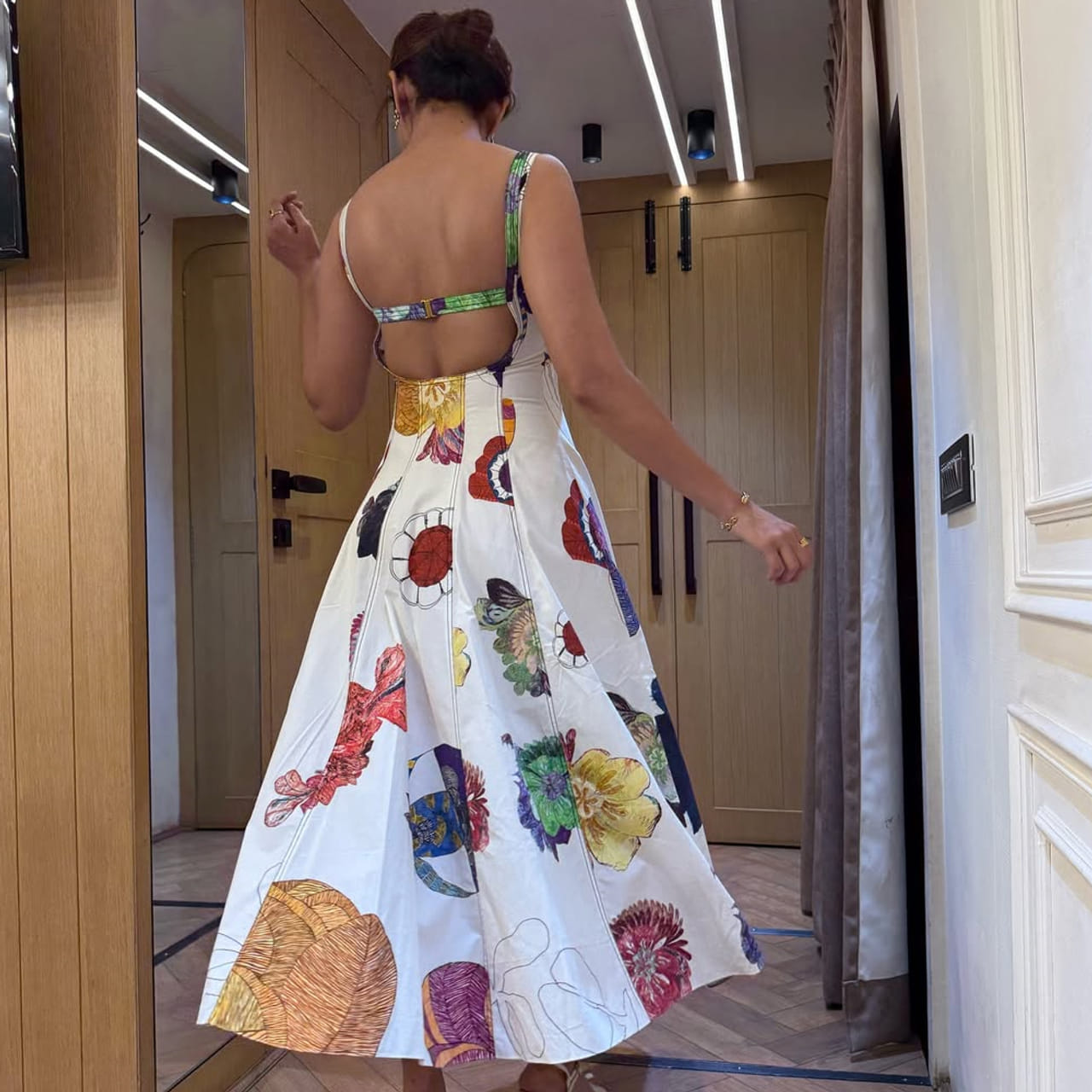 పాన్ ఇండియా స్టార్ రామ్ చరణ్ ప్రధాన పాత్రలో డైరెక్టర్ బుచ్చిబాబు సన దర్శకత్వం వహిస్తున్న సంగతి తెలిసిందే. ఉప్పెన వంటి బ్లాక్ బస్టర్ హిట్ తర్వాత బుచ్చిబాబు తెరకెక్కిస్తున్న ఈ ప్రాజెక్ట్ పై భారీ అంచనాలు ఉన్నాయి. ఇప్పుడు ఈ మూవీ గురించి ఓ క్రేజీ న్యూస్ చక్కర్లు కొడుతుంది. 