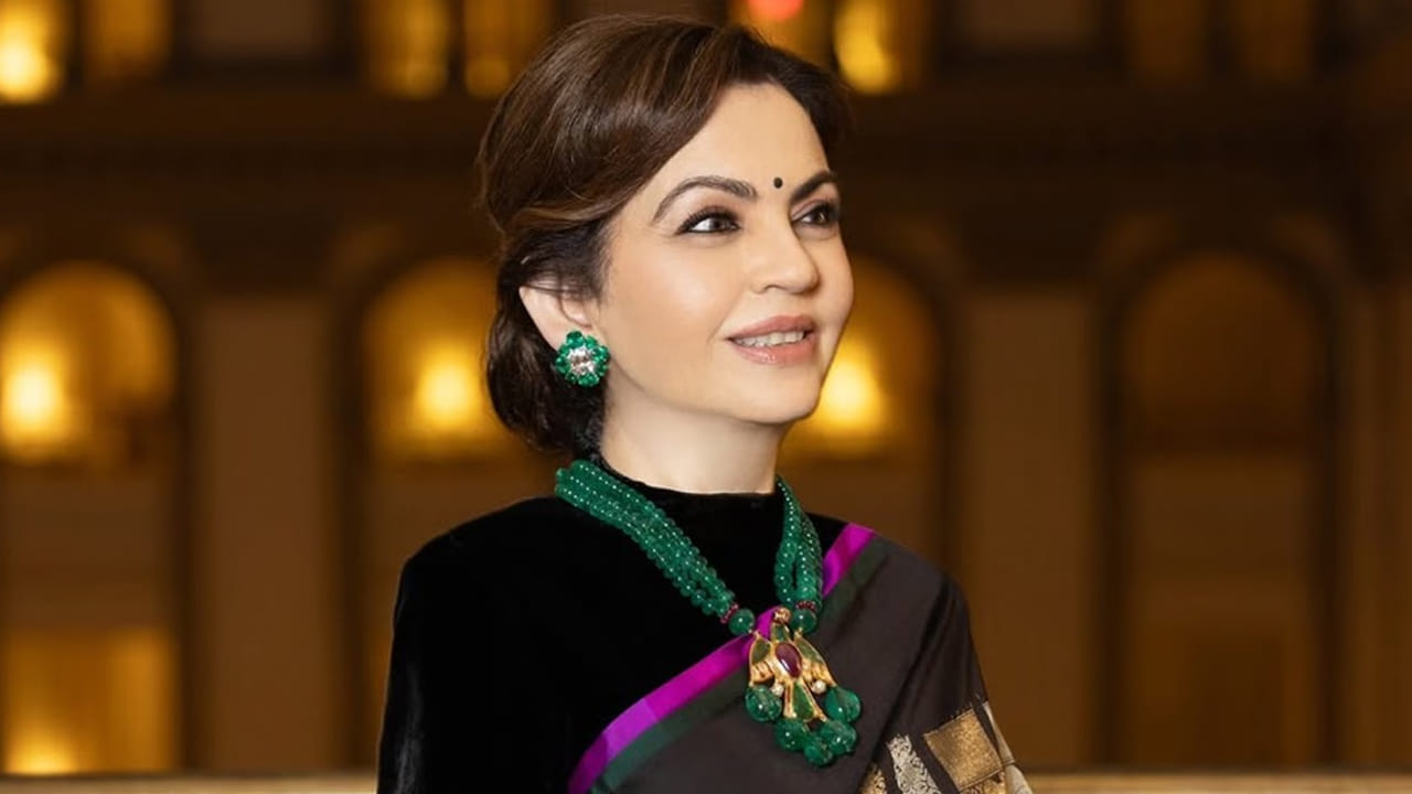  మనం మ్యాచ్ చూస్తున్నప్పుడు కూడా అమ్మ ప్రతిదీ గమనిస్తారన్నారు. తల్లిదండ్రులు పనికి అంకితభావంతో ఉన్న విధానం పిల్లలు పని చేయడానికి కూడా ప్రేరణనిస్తుందన్నారు.