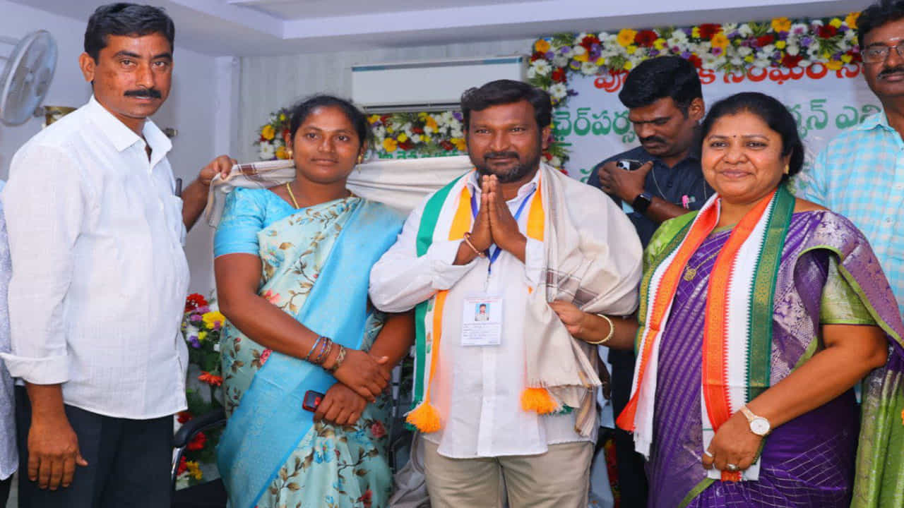 ఖమ్మం జిల్లా సత్తుపల్లి మున్సిపాలిటీ లోని 09 వ వార్డు ఎస్టీ రిజర్వుడు కావడంతో మున్సిపాలిటీలో పంపు ఆపరేటర్ గా పని చేస్తున్న జగన్నాథం శ్రీనివాసరావు కు కాంగ్రెస్ పార్టీ తరుపున స్థానిక ఎమ్మెల్యే డాక్టర్ మట్టా రాగమయి టికెట్ ఇవ్వడంతో కౌన్సిలర్ గా పోటీ చేసి గెలుపొందాడు.