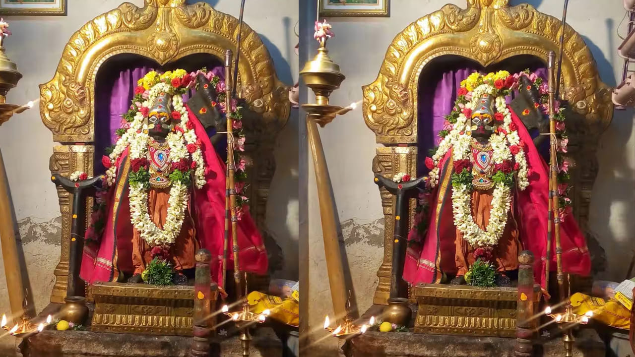 మునియాండి స్వామి దేవాలయం : తమిళనాడులో మారుమూలన ఉన్న వడక్కంపట్టి అనే చిన్న ఊరులో మునియాండి స్వామి వారి గుడి చాలా ఫేమస్. అయితే, ఇక్కడ ప్రతి ఏటా ఓ ఉత్సవాన్ని పెద్ద పండుగలా జరుపుతారు. ఆ సమయంలో  వేల కోళ్ళను, మేకల బలి ఇచ్చి స్వామి వారికి నైవేద్యంగా పెడతారు. 