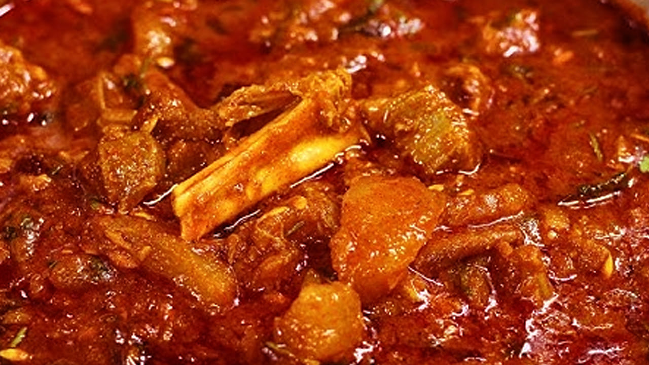 కావాల్సిన పదార్ధాలు: 500 గ్రాముల మటన్ను ఉల్లిపాయలు, ధనియాలు గరం మసాలాలు, ఒక కప్పు దోసకాయ ముక్కలు, ఉప్పు, పసుపు, ఉప్పు , ఒక టేబుల్ స్పూన్ కారం, ఒక కప్పు పెరుగు, 3 టేబుల్ స్పూన్స్ నిమ్మరసం తీసుకోవాలి.