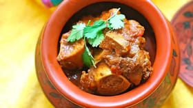 మట్టి కుండలో మటన్ కర్రీ.. ఇలా వండితే ముద్ద ముద్దకు ఆహా అనాల్సిందే