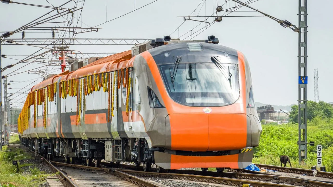 తెలంగాణలో హైదరాబాద్ తర్వాత వరంగల్ ఆర్ధికంగా పెద్ద నగరంగా ఉంది. ఇక్కడ రియల్ ఎస్టేట్ కంపెనీలతో పాటు ఐటీ కంపెనీలు కూడా ఉన్నాయి. తరచూ ఈ రెండు నగరాల మధ్య వేల మంది ప్రయాణిస్తుంటారు. ప్రస్తుతం బస్సులు, రైళ్లు అందుబాటులో ఉన్నప్పటికీ.. ప్రయాణ సమయం ఎక్కువైతుంది. దీంతో ప్రయాణ సమయం తగ్గించేందుకు ర్యాపిడ్ రైలు మార్గాన్ని నిర్మించనున్నారు