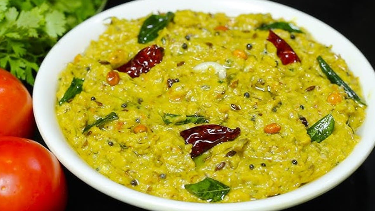 అంతే, నేతి బీరకాయ రోటీ చట్నీ రెడీ. వేడి వేడి అన్నంలో తింటే ఇది మరింత రుచికరంగా ఉంటుంది. 
