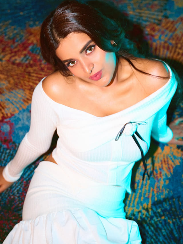 సాలిడ్ హిట్ కోసం ఎదురుచూస్తున్న క్రేజీ బ్యూటీ నిధి అగర్వాల్