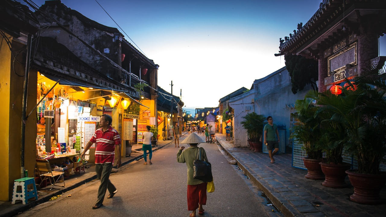 బిజీ లైఫ్ నుంచి బ్రేక్ కావాలనుకునే వారికి, ప్రకృతి ఒడిలో కాసేపు ప్రశాంతంగా గడపాలనుకునే వారికి నైట్ టూరిజం ఒక అద్భుతమైన ఆప్షన్. అందుకే ఇప్పుడు భారత్ నైట్ టూరిజం గమ్యస్థానంగా మారుతోంది.