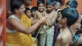 దేవుడి ఆభరణాలు దొంగలించిన పిల్లలకు భజంత్రీలతో ఊరెగింపు