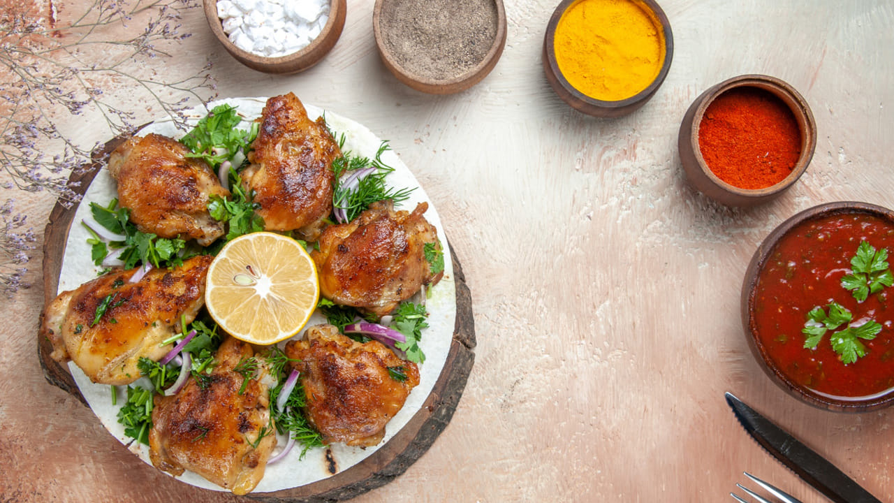 మనలో చాలా మంది నాన్ వెజ్ తిన్న తర్వాత పాలు తాగుతారు. అయితే, ఇలా తాగొచ్చా లేదో అని కొంచం కూడా ఆలోచించరు.
దీని వలన నష్టాలు తప్ప లాభాలు లేవని నిపుణులు కూడా చెబుతున్నారు. అవేంటో ఇక్కడ తెలుసుకుందాం.. 