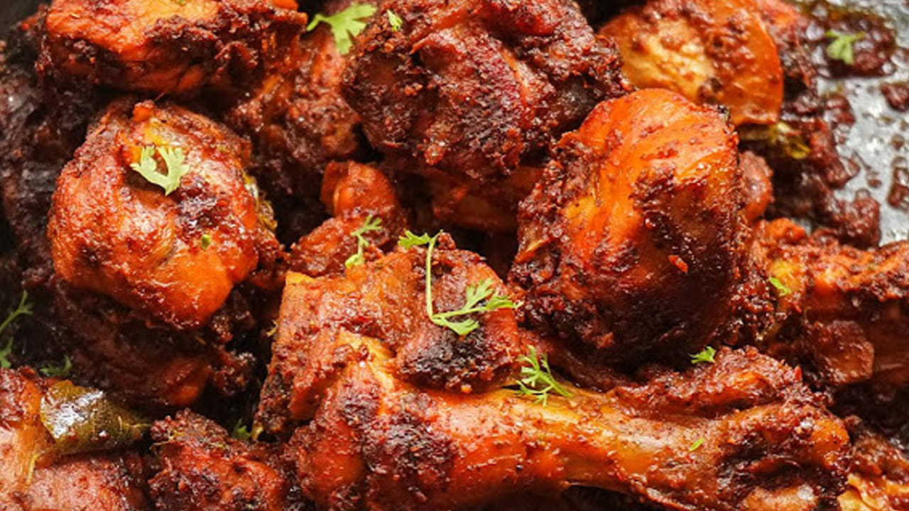  మాంసాహారాలను తగ్గించండి : సాల్ట్ ఎక్కువగా ఉన్న ఫుడ్స్ ఎక్కువ తీసుకోకండి. ఇంకా చెప్పాలంటే నాన్ వెజ్ లో  చేప తీసుకోవడం మంచిది. చికెన్, మటన్ ను ఎంత దూరం పెడితే అంత త్వరగా కిడ్నీలో రాళ్లు కరిగిపోతాయి. 
(NOTE: ఇందులోని అంశాలు కేవలం అవగాహన కోసం మాత్రమే. నిపుణులు అందించిన సమాచారం ప్రకారం ఇక్కడ తెలియజేయడమైనది. ఆరోగ్యరీత్యా ఎలాంటి సమస్యలు ఉన్నానేరుగా వైద్య నిపుణులను సంప్రదించడం మంచిది)
