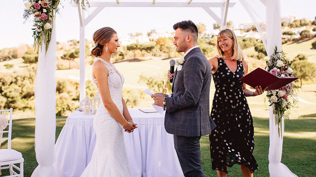 
11, 29, 7 తేదీల్లో జన్మించిన అమ్మాయిలు ఏ పనినైన ఇట్టే చేసేస్తారు. ఒకటి అనుకుంటే అది చేసే వరకు పడుకోరు. అంత మొండిగా ఉంటారు. 3, 21 తేదీల్లో పుట్టిన వాళ్ళు అయితే ప్రేమించిన వాళ్ళ కోసం ఏదైనా చేస్తారు. వారి మీద ఒక్క మాట కూడా పడకుండా చూసుకుంటారు. 
