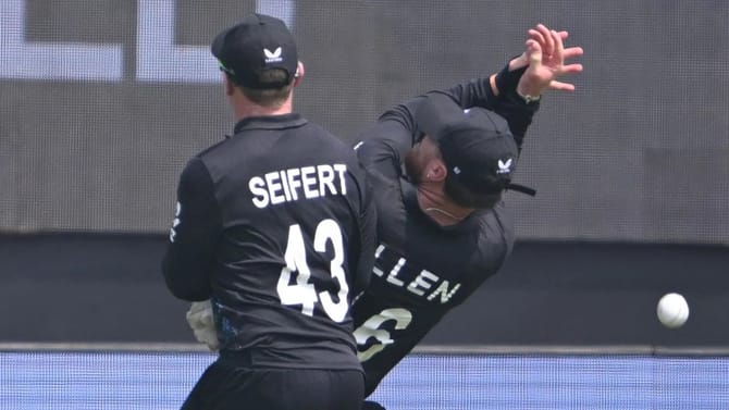 ఆఫ్ఘన్ మ్యాచ్‌లో బంతి కోసం పోరాటం..మైదానంలో కుప్పకూలిన ప్లేయర్లు