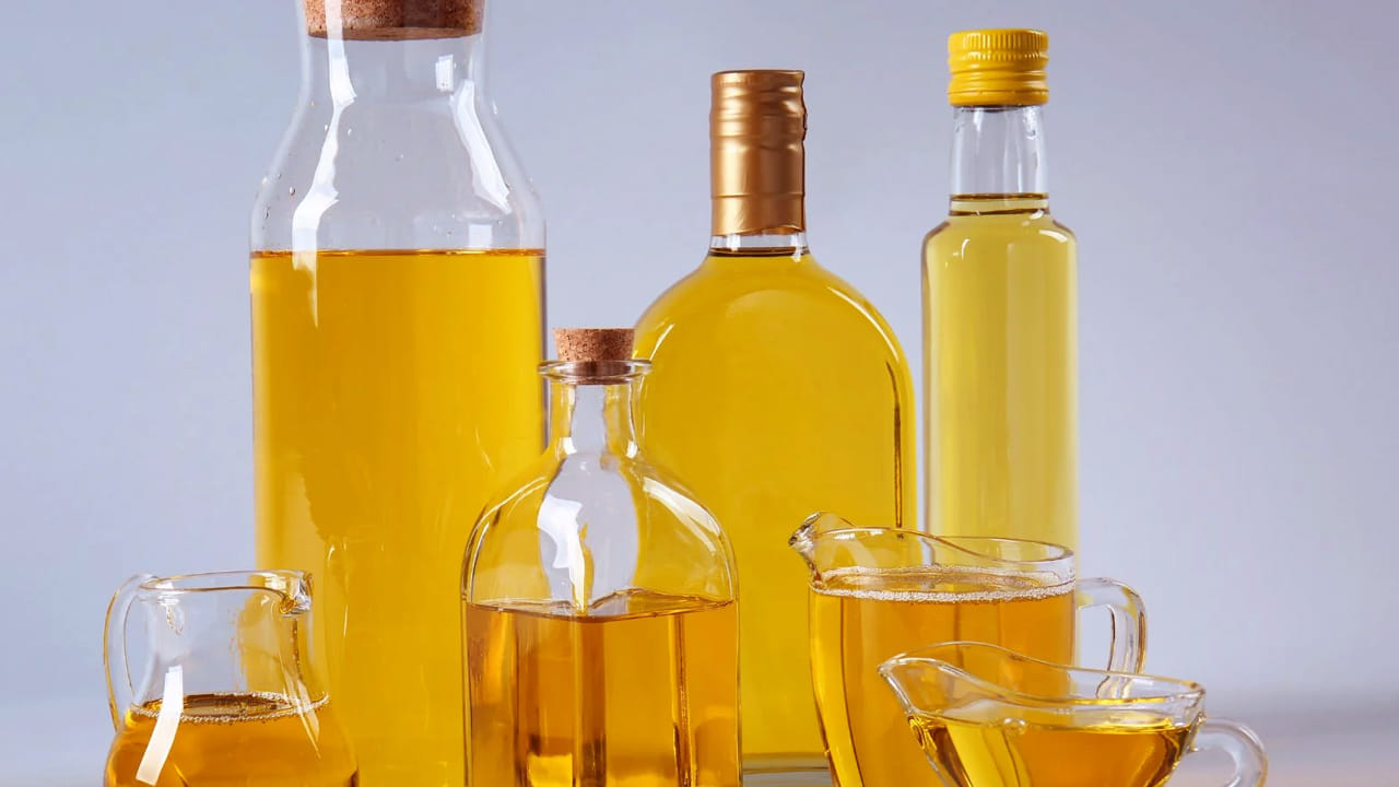 
ఇప్పటి నుంచి వైద్యులు మందులతో పాటు వంట నూనె ఏది వాడాలో కూడా చెప్పాలని సూచించారు. దీని వలన కొలెస్ట్రాల్‌ లెవెల్స్ కూడా పెరగకుండా ఉంటాయని నిపుణులు వెల్లడించారు. (NOTE: ఇందులోని అంశాలు కేవలం అవగాహన కోసం మాత్రమే. నిపుణులు అందించిన సమాచారం ప్రకారం ఇక్కడ తెలియజేయడమైనది. ఆరోగ్యరీత్యా ఎలాంటి సమస్యలు ఉన్నానేరుగా వైద్య నిపుణులను సంప్రదించడం మంచిది)
