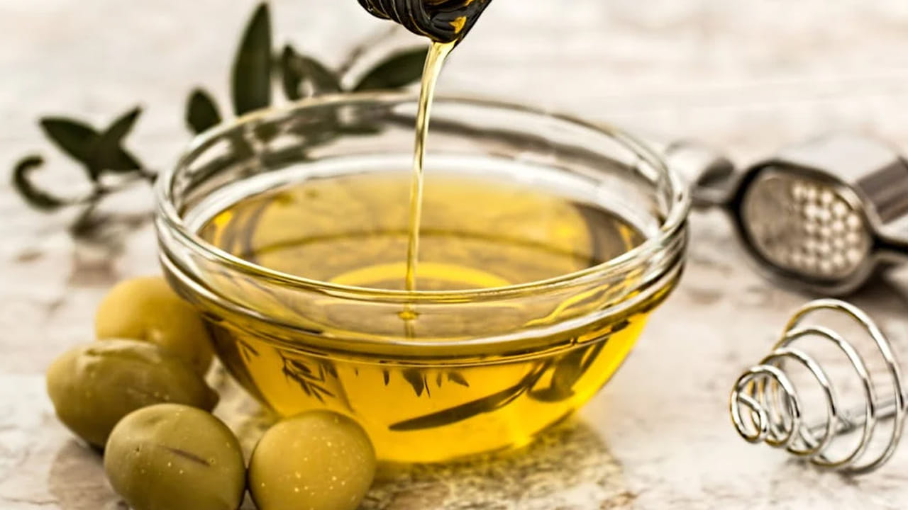 ఇప్పటికే ఎంతో మంది గుండె పోటుతో మరణించారు. అయితే, ఇవి రోజు రోజుకు పెరుగుతున్నాయి. అసలు, వీరికి సడెన్ గా గుండె పోటు ఎందుకొచ్చిందో ఇంత వరకు సరైన కారణాలు బయటకు రాలేదు. 