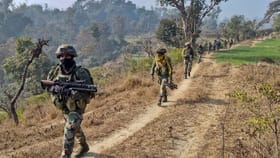 గుహలో నక్కిన జైషే ఉగ్రవాదులు హతం..!