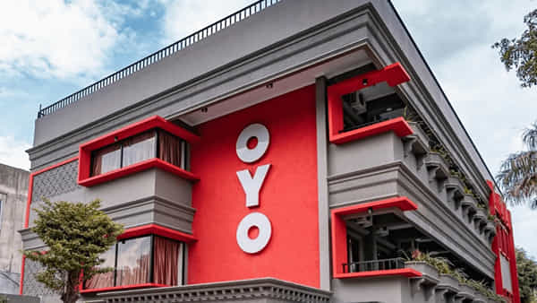 OYO: లవర్తో ఓయోకి వెళ్లినప్పుడు పోలీసులు వస్తే ఏం చేయాలి.? చట్టం చెబుతున్నది ఇదే..
