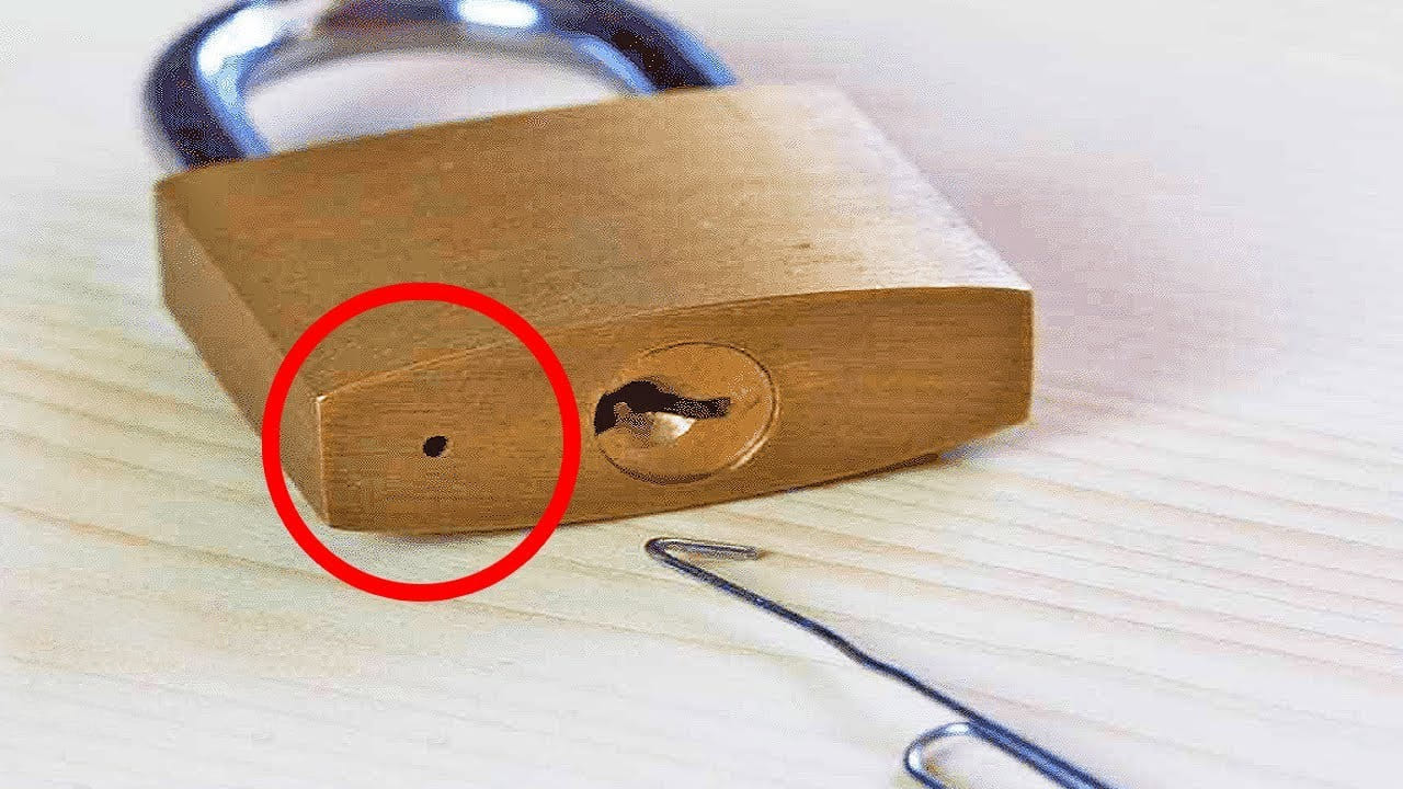 Tech News: తాళం కింది భాగంలో ఈ చిన్న రంధ్రం ఎందుకు ఉంటుంది..? దీని అసలు రహస్యం ఇదే!
