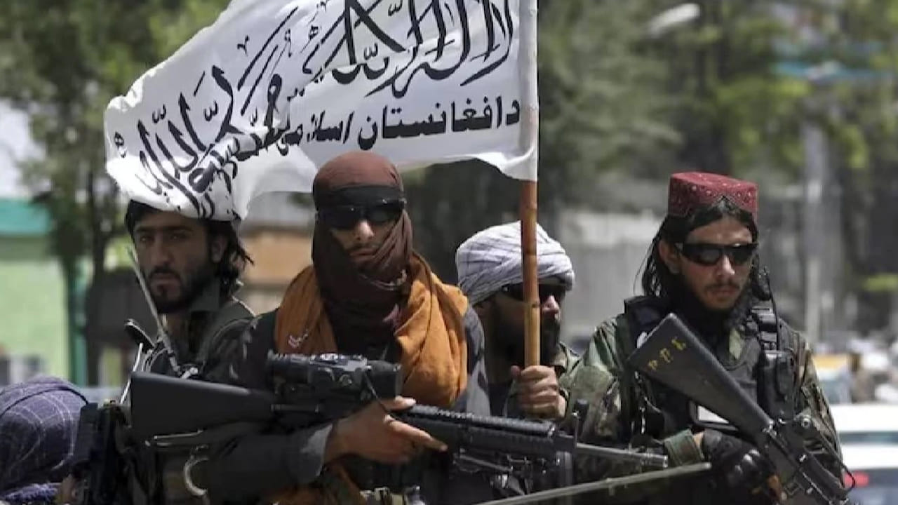 Pakistan Airstrikes: పాక్ వైమానిక దాడులపై ప్రతీకారం తీర్చుకుంటాం.. తాలిబన్ల వార్నింగ్..!