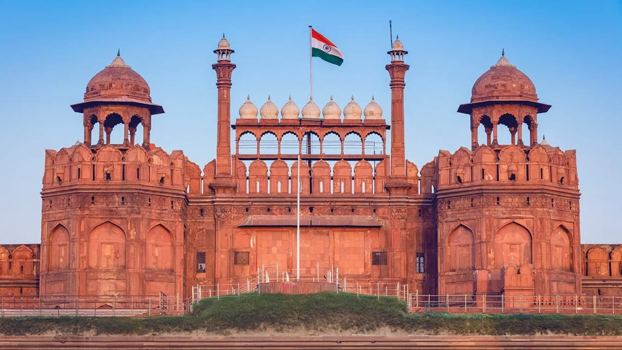 ఢిల్లీలో హైఅలర్ట్.. భారీ పేలుళ్లకు లష్కరే తోయిబా కుట్ర.. ఇంటెలిజెన్స్ హెచ్చరిక..