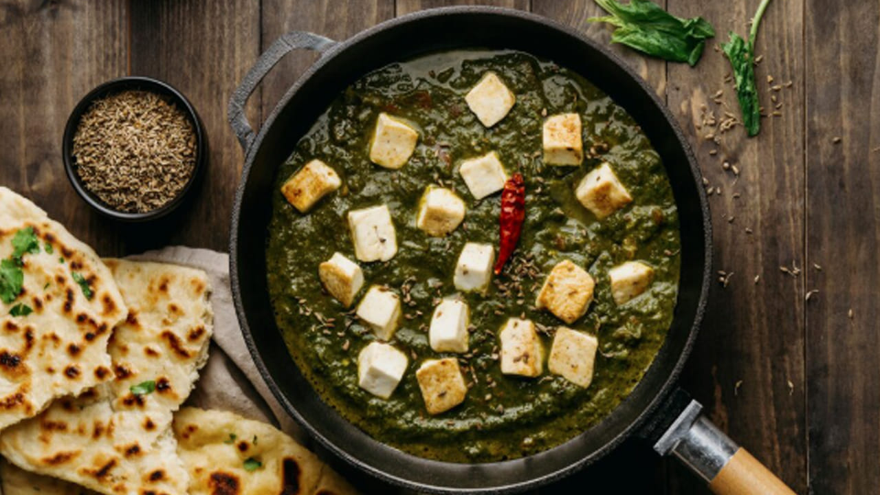 వడకట్టిన తర్వాత  అలాగే, 30 నిమిషాల పాటు పక్కన పెట్టుకోవాలి. ఇక పనీర్‌ను తీసి, చిన్న చిన్న ముక్కలుగా కట్‌ చేసుకుంటే సరిపోతుంది. ఇక దీనిని ఫ్రిజ్‌లో పెట్టుకుంటే.. నాలుగు రోజుల వరకు తాజాదనంగా ఉంటుంది. 


