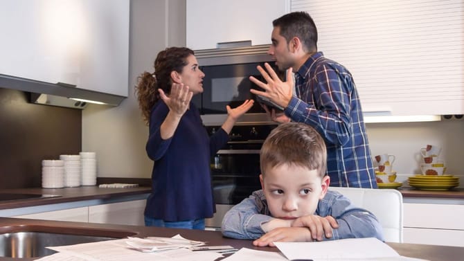 పేరెంట్స్ గొడవలతో పిల్లల్లో ఆందోళన.. ఆత్మవిశ్వాసం దెబ్బతింటే..