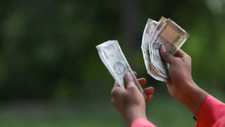 Indian Railways: రైల్వే ప్రయాణికులకు గుడ్‌న్యూస్‌..! అమృత్‌, వందే భారత్‌ రైళ్లలో ప్రత్యేక కోటా.. వివరాలు ఇవే!