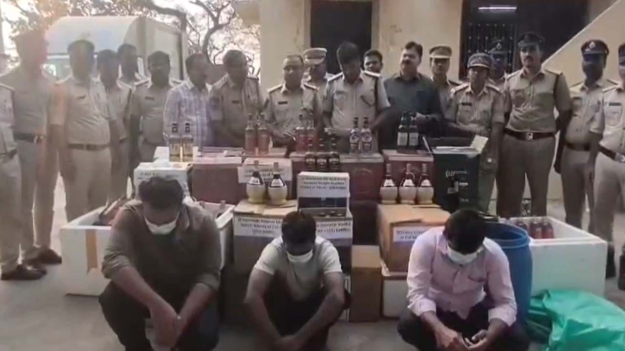 మరీ ఇలా ఉన్నారేంట్రా.! మద్యం నేలపాలైతే ఆ కిక్కేముంది.. ఏకంగా అడ్రసే మార్చేశారు..!