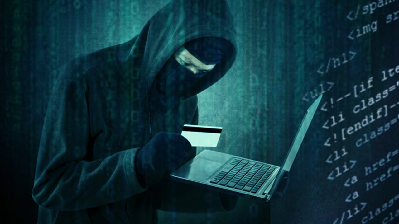 మిమ్మల్ని మీరు రక్షించుకోవడానికి అనుమానాస్పద SMS, ఇమెయిల్ లేదా WhatsApp లింక్‌లపై క్లిక్ చేయకుండా ఉండటం ముఖ్యం. తెలియని నంబర్‌ల నుండి వచ్చే కాల్‌లను విస్మరించండి. అటువంటి కేసులను అధికారిక ప్లాట్‌ఫామ్‌లలో నివేదించండి.