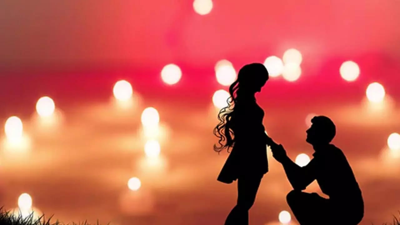 నీ పరిచయం నాకు ఓ అద్భుతమైన జ్ఞాపకం.. ఎన్నో ఊసులు నీతో చెప్పాలని ఉంది, నిన్ను చూస్తే మౌనమే.. కానీ ఆ మౌనం కంటే నాకు నీ పై ఉన్న ప్రేమ గొప్పది.. ఒక్క ఛాన్స్ ఇస్తే చాలు నిన్ను గుండెల్లో పెట్టుకొని చూసుకుంటాను.. హ్యాపీ ప్రపోజ్ డే .. మై డియర్.