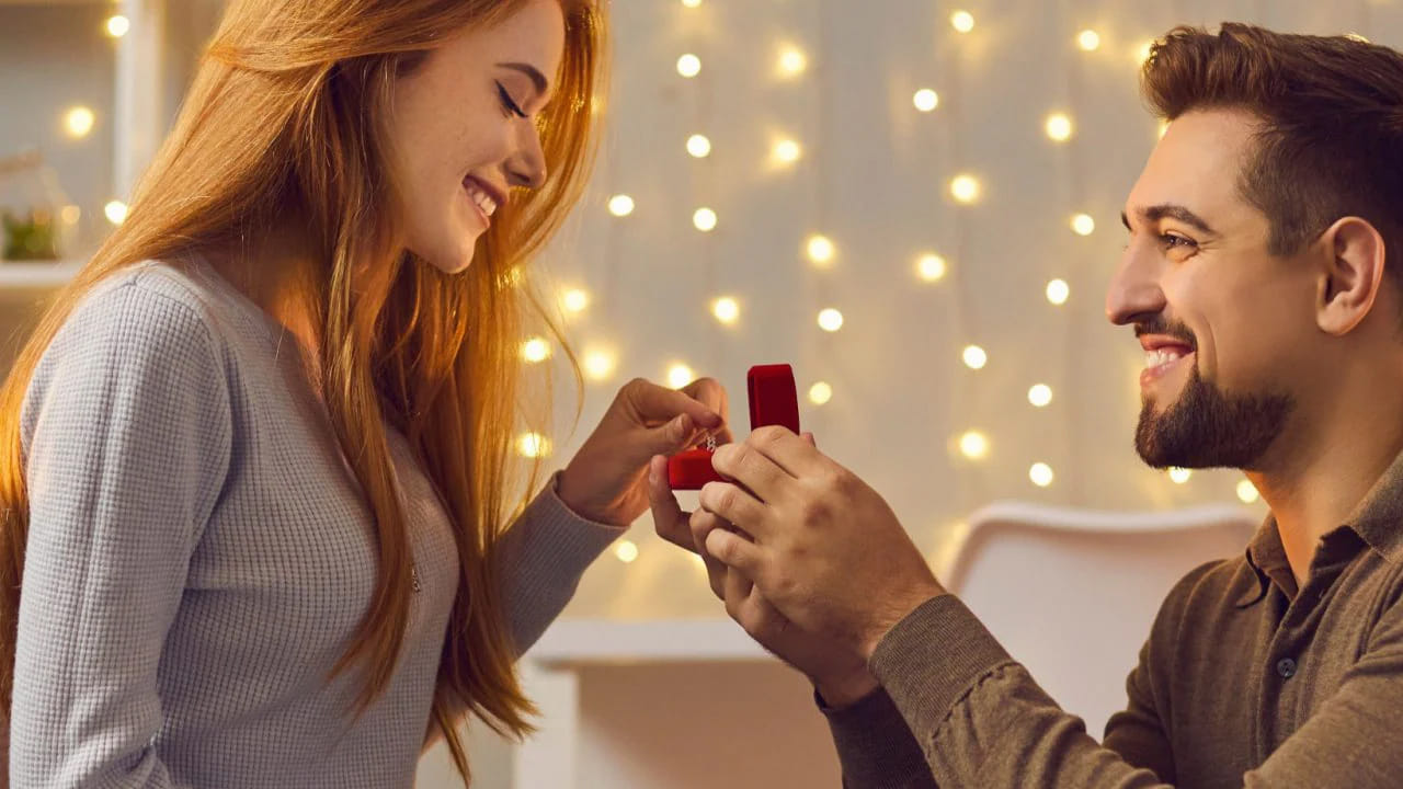 ప్రేమించడం ఎవరైనా ప్రేమిస్తారు.. కానీ ప్రేమను నిలబెట్టు కొని, తోడుగా నిలిచిన భాగస్వామిని ఆనందంగా చూసుకోవడమే నిజమైన ప్రేమ.  నా ప్రతి సంతోషంలో నీ భాగం ఉండాలి.. నీకు ఎప్పుడూ అండగా నేను ఉండాలి. నువ్వు నా ప్రేమను అంగీకరిస్తావని నేను ఆశిస్తున్నాను. హ్యాపీ ప్రపోజ్ డే.