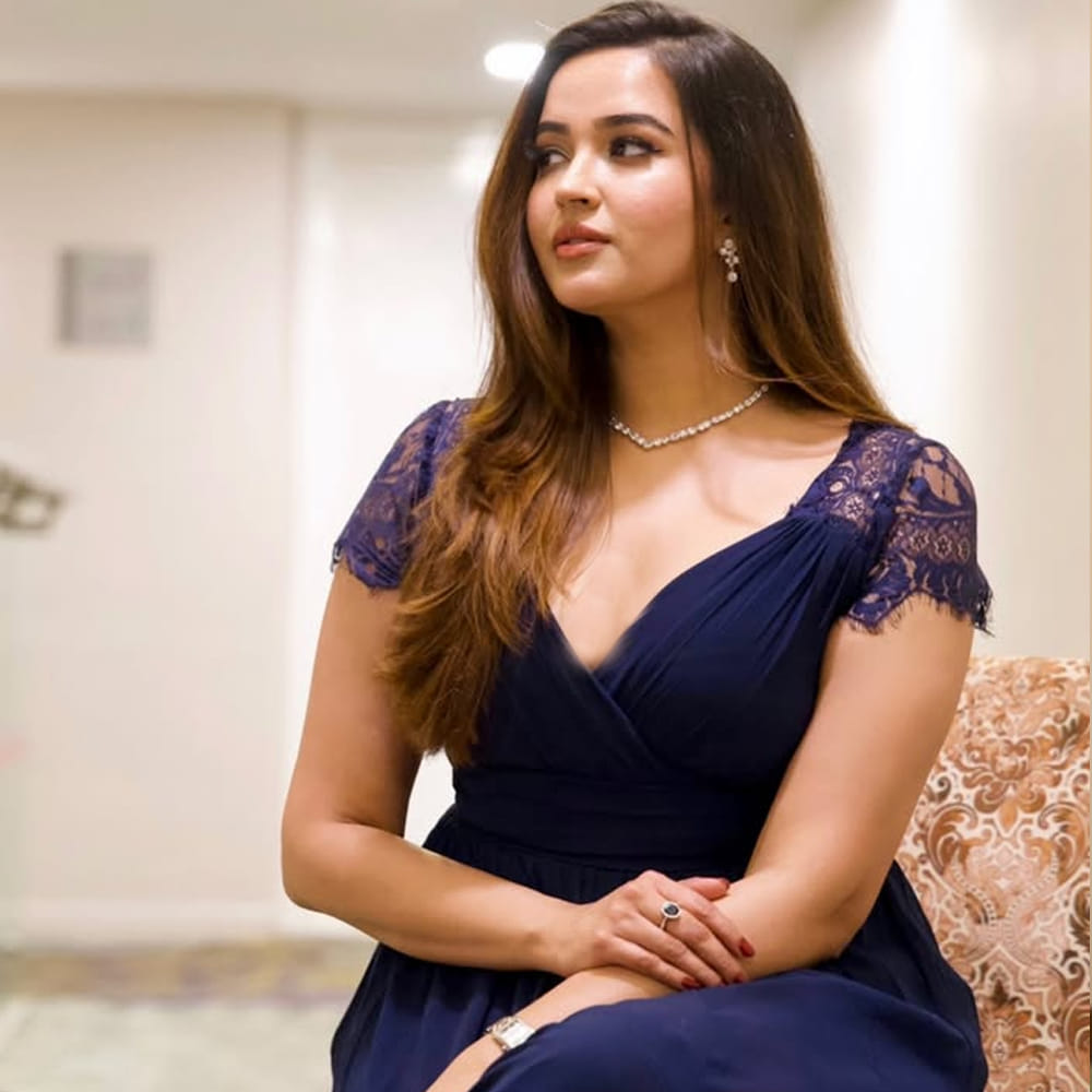 2016లో కింగ్ నాగార్జున నటించిన ఊపిరి సినిమాతో ఇండస్ట్రీలోకి అడుగుపెట్టింది పూజిత పొన్నాడ. ఆ తర్వాత అక్కినేని హీరో నాగ చైతన్య ప్రేమమ్ సినిమాలో కాలేజ్ స్టూడెంట్ గా కనిపించింది. ఈ రెండు సినిమాల్లో తన క్యూట్  నెస్ తో  ఆకట్టుకుంది పూజిత. 