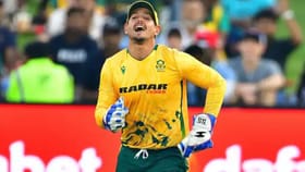 చరిత్ర సృష్టించేందుకు అడుగు దూరంలో సఫారీ కీపర్