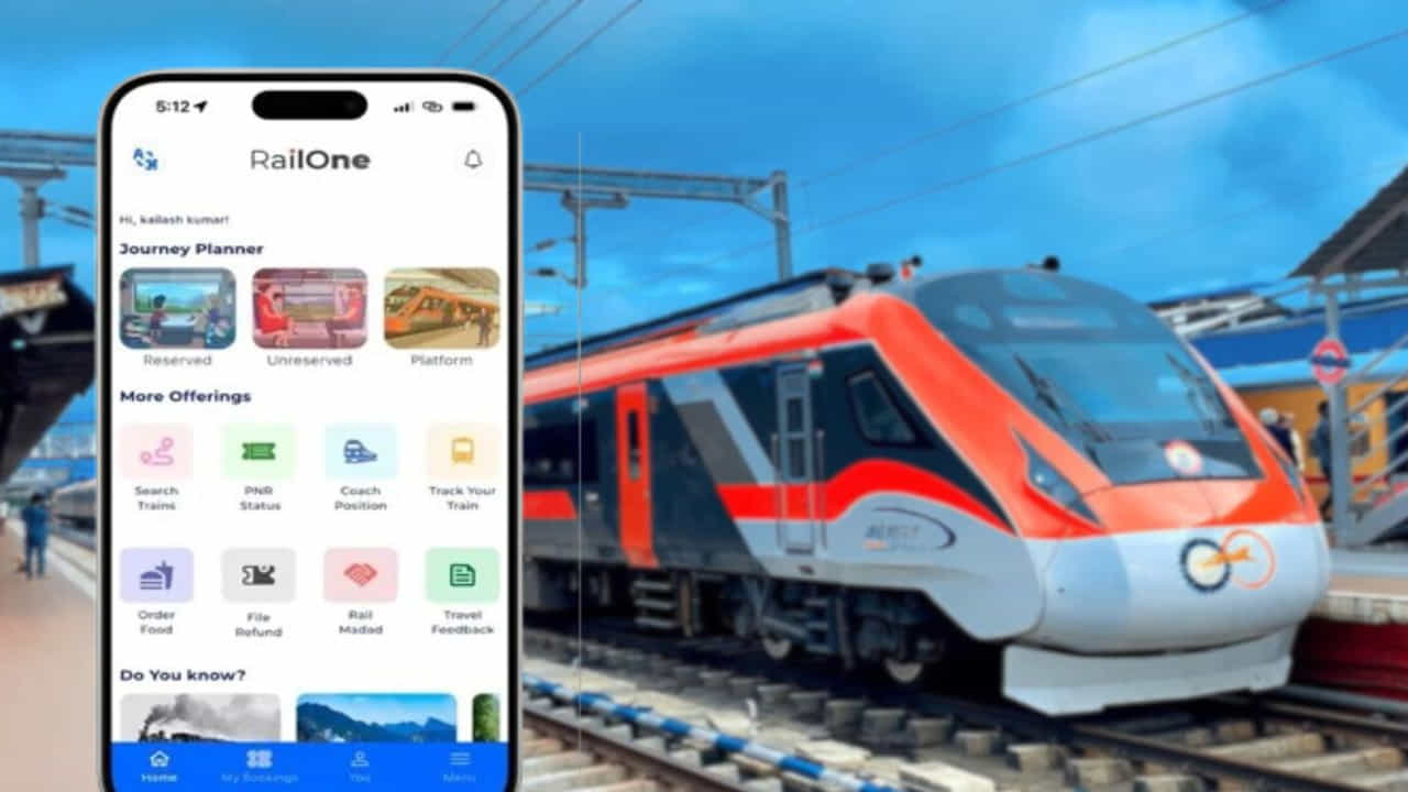 అయితే యూటీఎస్ యాప్లో ఇప్పటికే ఆర్ వాలెట్లో బ్యాలెన్స్ ఉంటే సురక్షితంగా, భద్రంగా ఉంటుంది. అందులో ఉండే బ్యాలెన్స్ లాప్ అవ్వదు. ఈ బ్యాలెన్స్ మీరు రైల్ వన్ యాప్లో వాడుకోవడానికి ఉపయోగపడుతుంది. రైల్ వన్ యాప్లో ఆన్రిజర్వ్డ్, ఫ్లాట్ఫామ్స్ టికెట్లు బుకింగ్ చేసుకోవచ్చు. ఇక రిజర్వ్డ్ టికెట్ల సేవలను కూడా అందిస్తోంది.