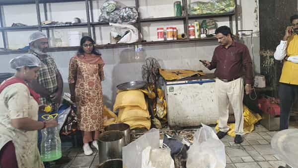 TV9 Effect: కుళ్లిన మాంసం.. గడువు ముగిసిన అల్లం, వెల్లుల్లి పేస్టులు, డేంజర్ కెమికల్స్.. తనిఖీల్లో షాకింగ్!