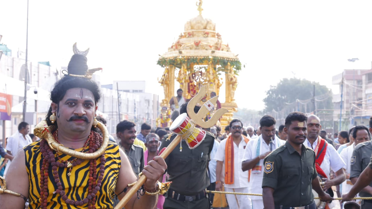 ఈ స్వర్ణరథోత్సవంలో ముందుగా దేశం శాంతి సౌభాగ్యాలతో విలసిల్లాలని, అతివృష్టి అనావృష్టి నివారించబడాలని, ప్రకృతి వైపరీత్యాలు సంభవించకుండా సకాలంలో తగినంత వర్షాలు కురిసి దేశం పాడిపంటలతో తులతూగాలని,జనులందరికీ ఆయురారోగ్యాలు కలిగి వారికి అకాల మరణాలు రాకుండా ఉండాలని, దేశంలో అగ్నిప్రమాదాలు, వాహన ప్రమాదాలు మొదలైనవి జరగకుండా ఉండాలని, ప్రజలందరూ సుఖశాంతులతో ఉండాలంటూ ఆలయ అర్చకులు లోకకల్యాణానికాంక్షిస్తూ సంకల్పాన్ని పఠించారు.