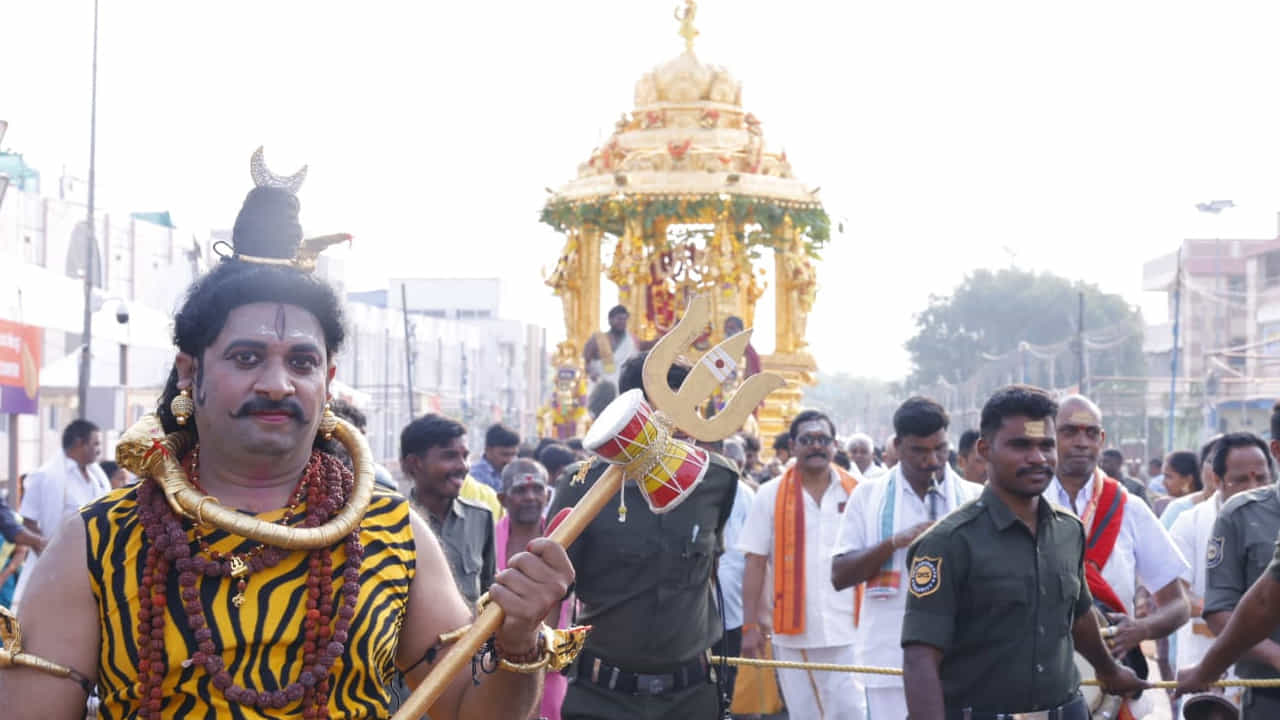 ఈ స్వర్ణరథోత్సవంలో ముందుగా దేశం శాంతి సౌభాగ్యాలతో విలసిల్లాలని, అతివృష్టి అనావృష్టి నివారించబడాలని, ప్రకృతి వైపరీత్యాలు సంభవించకుండా సకాలంలో తగినంత వర్షాలు కురిసి దేశం పాడిపంటలతో తులతూగాలని,జనులందరికీ ఆయురారోగ్యాలు కలిగి వారికి అకాల మరణాలు రాకుండా ఉండాలని, దేశంలో అగ్నిప్రమాదాలు, వాహన ప్రమాదాలు మొదలైనవి జరగకుండా ఉండాలని, ప్రజలందరూ సుఖశాంతులతో ఉండాలంటూ ఆలయ అర్చకులు లోకకల్యాణానికాంక్షిస్తూ సంకల్పాన్ని పఠించారు.