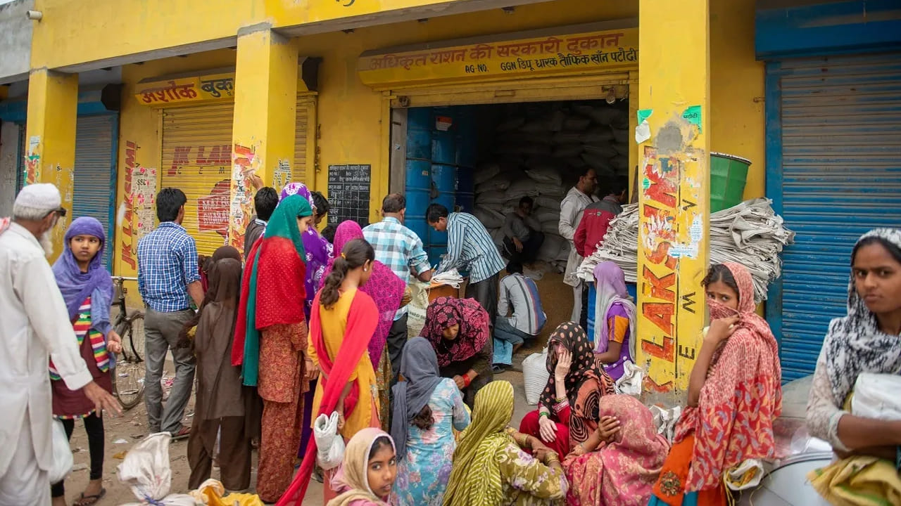  రిజిస్ట్రేషన్ కోసం ఆదాయ పరిమితి రూ.1.20 లక్షలు: ఢిల్లీ వంటి అనేక రాష్ట్రాల్లో వార్షిక ఆదాయ పరిమితిని ఇప్పుడు రూ.1 లక్ష నుండి రూ.1.20 లక్షలకు పెంచారు. ఇంకా కుటుంబంలో పెద్ద మహిళ (18 ఏళ్లు పైబడిన) మాత్రమే కుటుంబ పెద్దగా పరిగణిస్తారు. స్త్రీ లేకపోతే, పురుషుడు మాత్రమే కుటుంబానికి పెద్ద కావచ్చు.