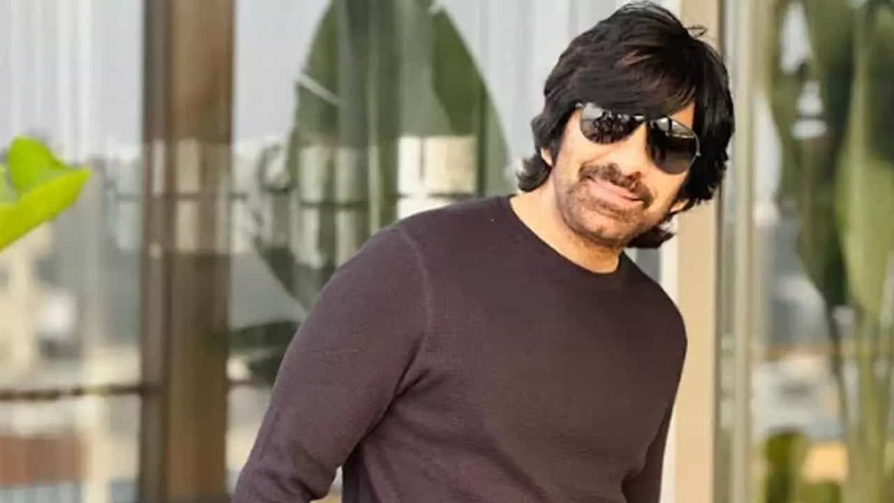దర్శకుడిగా శివ నిర్వాణ సక్సెస్ ఫుల్ చిత్రాలను తెరకెక్కించారు. నిన్ను కోరి, మజిలీ వంటి ఎమోషనల్ హిట్స్ అందుకున్న శివ నిర్వాణ.. ఇప్పుడు సరైన హిట్టు కోసం వెయిట్ చేస్తున్నాడు. ఇటీవల అతడు తెరకెక్కించిన చిత్రాలు ఆశించిన స్థాయిలో ఆకట్టుకోలేకపోయాయి. ప్రస్తుతం ఇరుముడితో హిట్టు కొట్టాలని చూస్తున్నారట.