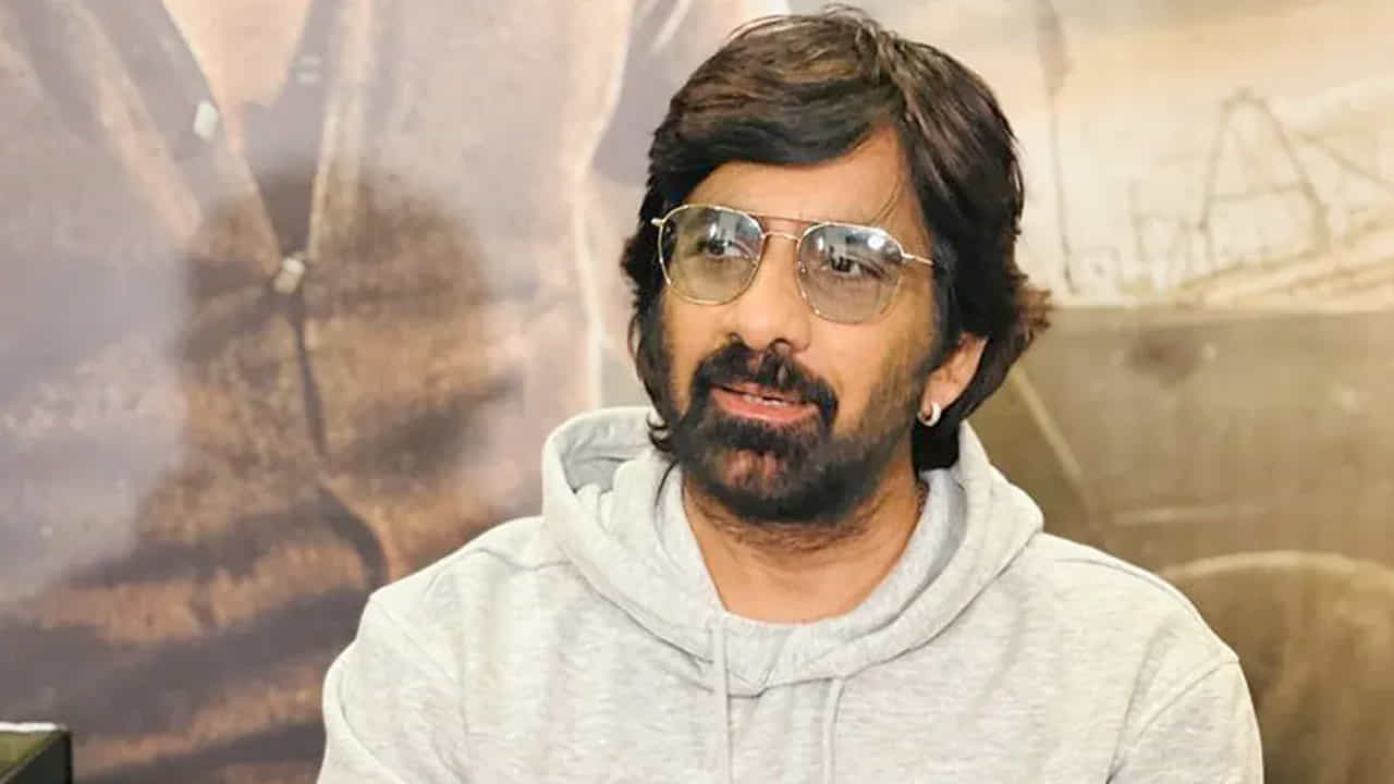 డైరెక్టర్ శివ నిర్వాణ దర్శకత్వం వహిస్తున్న లేటేస్ట్ మూవీ ఇరుముడి. ఇందులో మాస్ మాహారాజా రవితేజ హీరోగా నటిస్తున్న సంగతి తెలిసిందే. వీరిద్దరి కాంబోలో రాబోతున్న ప్రాజెక్ట్ పై ఇప్పటికీ భారీ హైప్ నెలకొంది. మైత్రీ మూవీ మేకర్స్ అత్యంత ప్రతిష్టాత్మకంగా నిర్మిస్తున్న ఈ సినిమా టైటిల్ ఇటీవలే రిలీజ్ చేశారు.